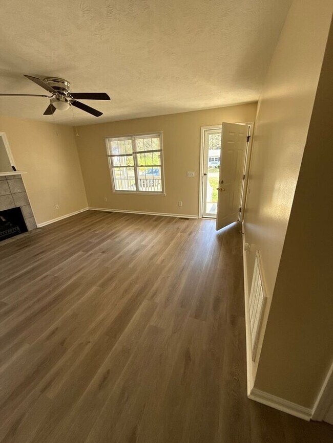 Foto del edificio - 517 N Pine Ln