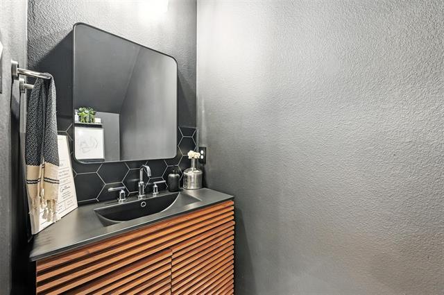 Foto del edificio - 7513 Laburnam Rd