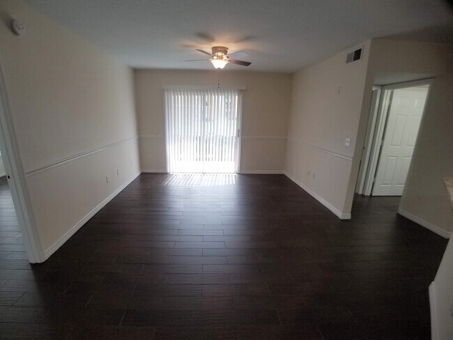 Building Photo - Stunning First Floor 2/2 Lake View  Condo ...