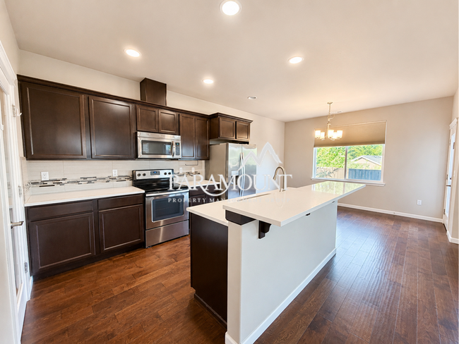Foto del edificio - Beautiful 4 Bedroom in Bremerton!