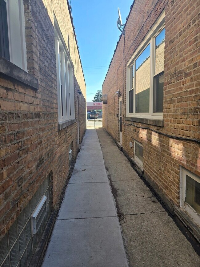 Foto del edificio - 8304 S Kedzie Ave