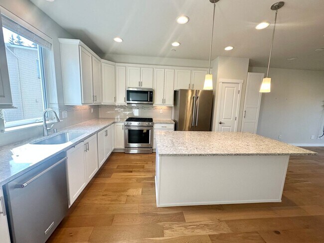 Foto del edificio - Modern 3-bed, 2.5-bath Townhome in Lake Forrest Park!
