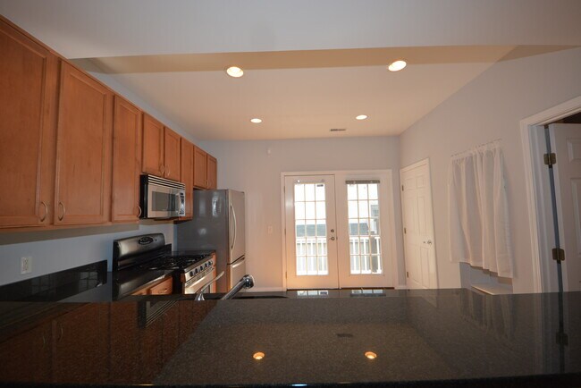 Building Photo - 2530 Hackberry St