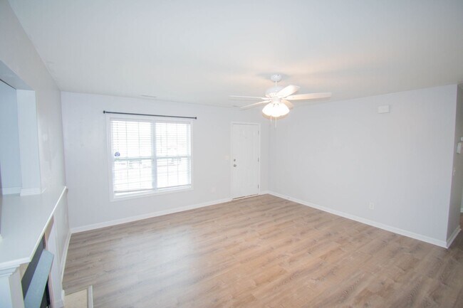 Building Photo - FIRST TWO WEEKS RENT FREE! 3 Bedroom 2 Bathroom - Pets Considered!