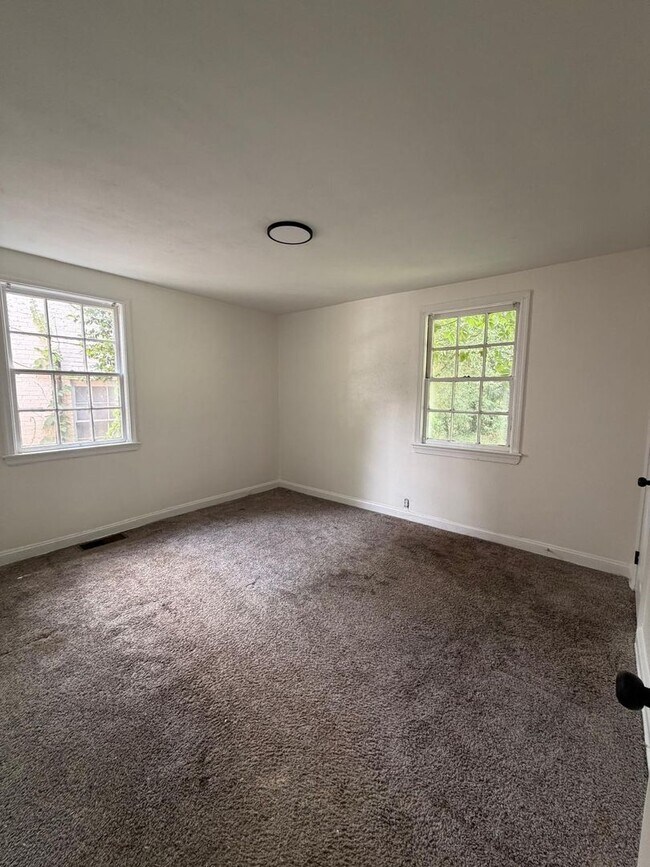 Foto del edificio - Updated, Clean & Ready for You!