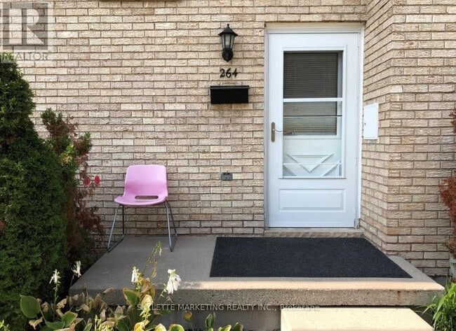 Photo du bâtiment - 264 Homestead Crescent