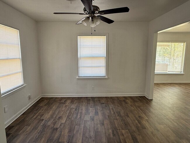 Foto del edificio - 3137 N Tom Green Ave