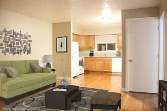 Building Photo - 502-520-520 NE 78th Ave
