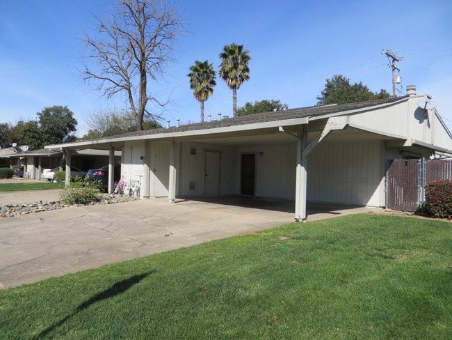 Building Photo - Heather Glen Duplexes