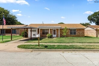 Building Photo - 212 Dirks Dr