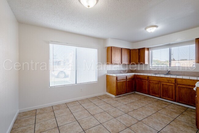 Building Photo - 3308 Loyalton Ave