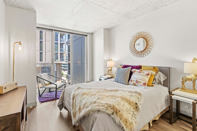 Building Photo - 5 S Green St