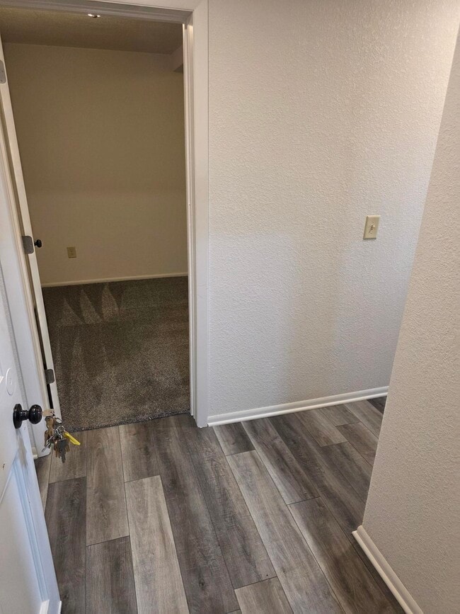 Building Photo - 417 W B St