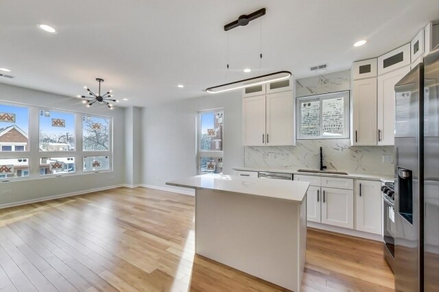 Foto del edificio - 1336 N Hamlin Ave