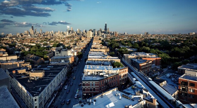 Foto del edificio - 1920 N Milwaukee Ave