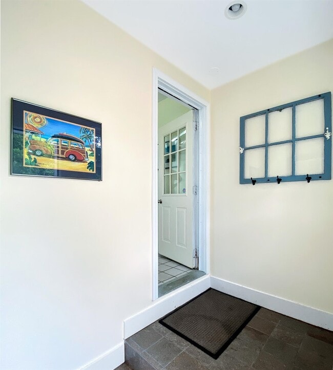 Building Photo - 362 Sagamore Rd