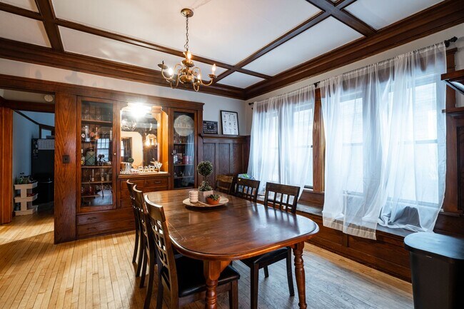 Foto del edificio - Oakland Lower 1/2 block to UWM