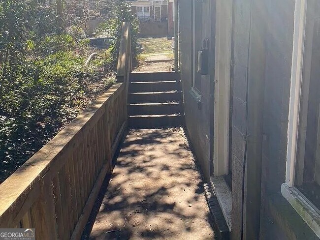 Building Photo - 1280 Stillwood Dr NE