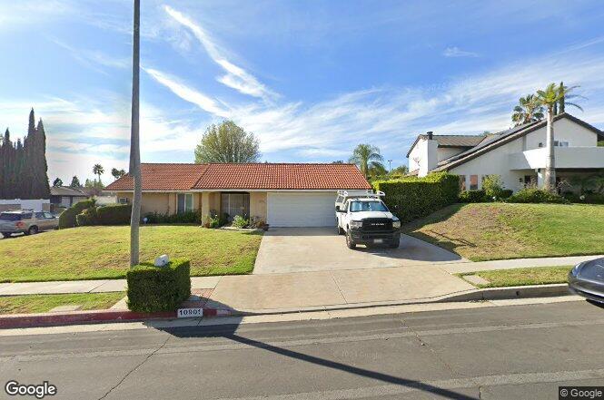 Primary Photo - 10901 Cozycroft Ave