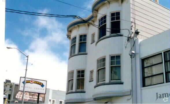 Building Photo - 453 S Van Ness Ave