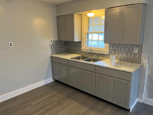 Building Photo - 519 N 38th St