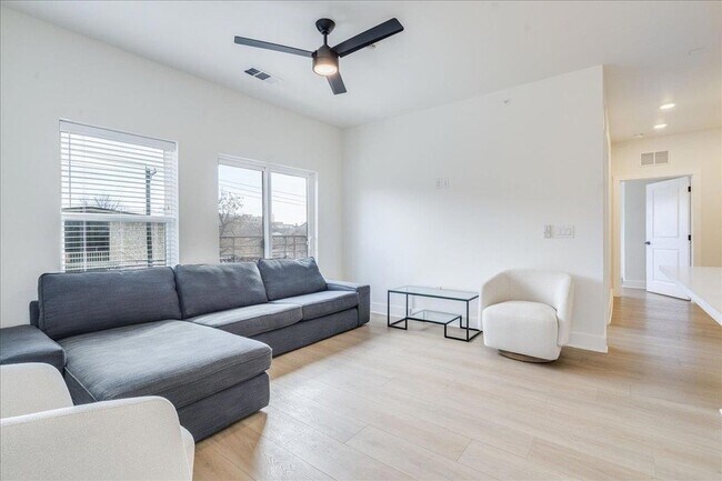 Foto del edificio - 3000 Duval St