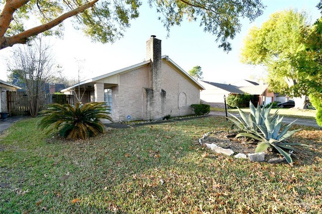 Building Photo - 1403 Whispering Pine Dr
