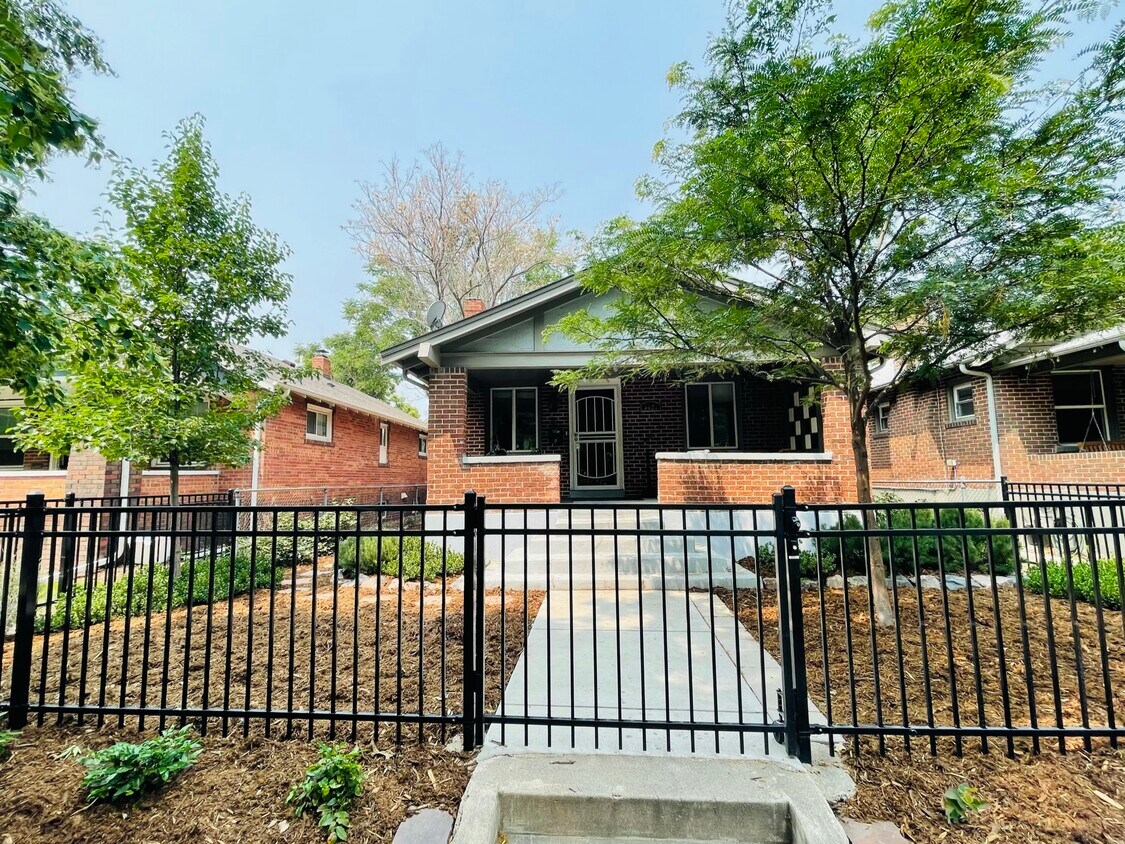 Primary Photo - 3621 Vine St