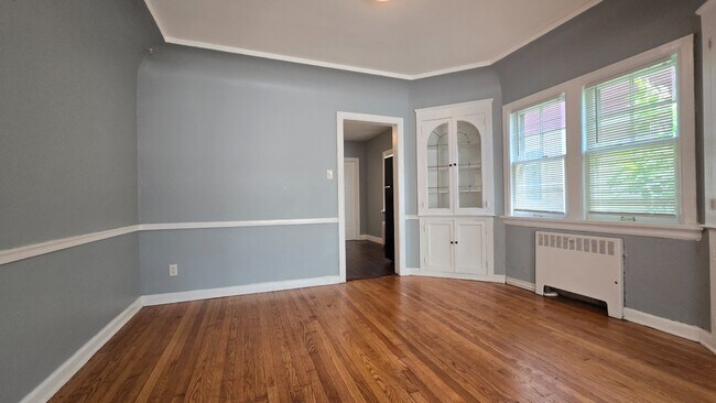 Foto del edificio - Renovated 3BR/1.5BA | 1,200 Sq Ft | Pet Fr...