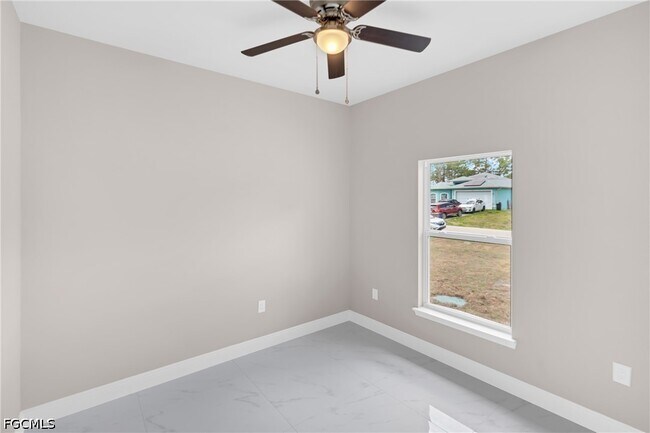 Foto del edificio - 715 Bering Ave S