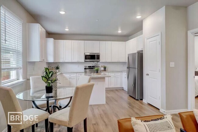 Foto del edificio - 1213 Silver Ln