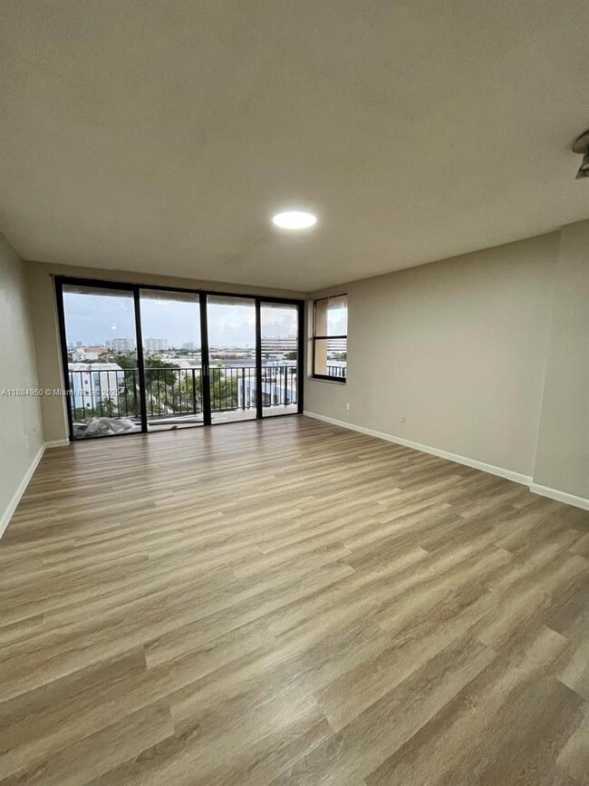 Foto del edificio - 1470 NE 123rd St