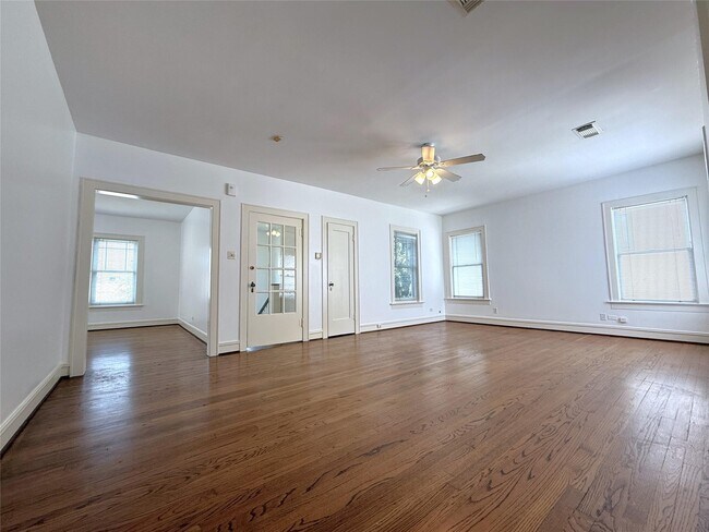 Building Photo - 2311 Wroxton Rd