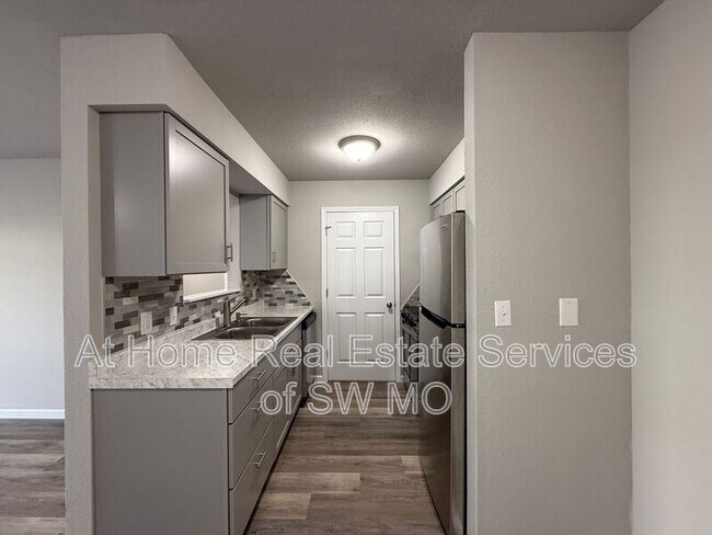 Building Photo - 787 E Bain St