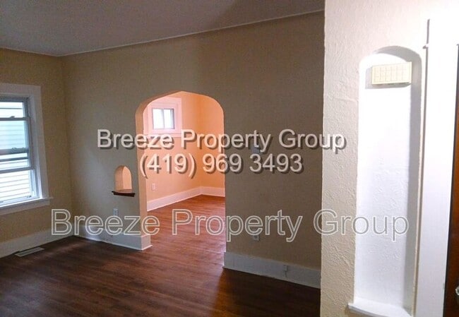 Building Photo - 547 Austin St
