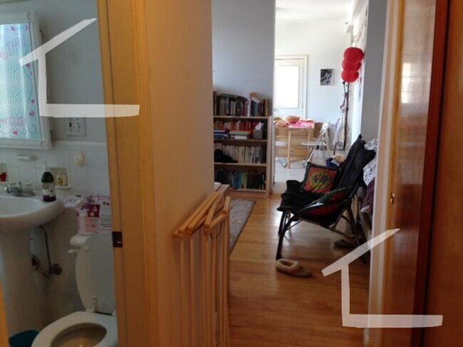 Foto del edificio - Brighton Studio on Chestnut Hill Ave for S...