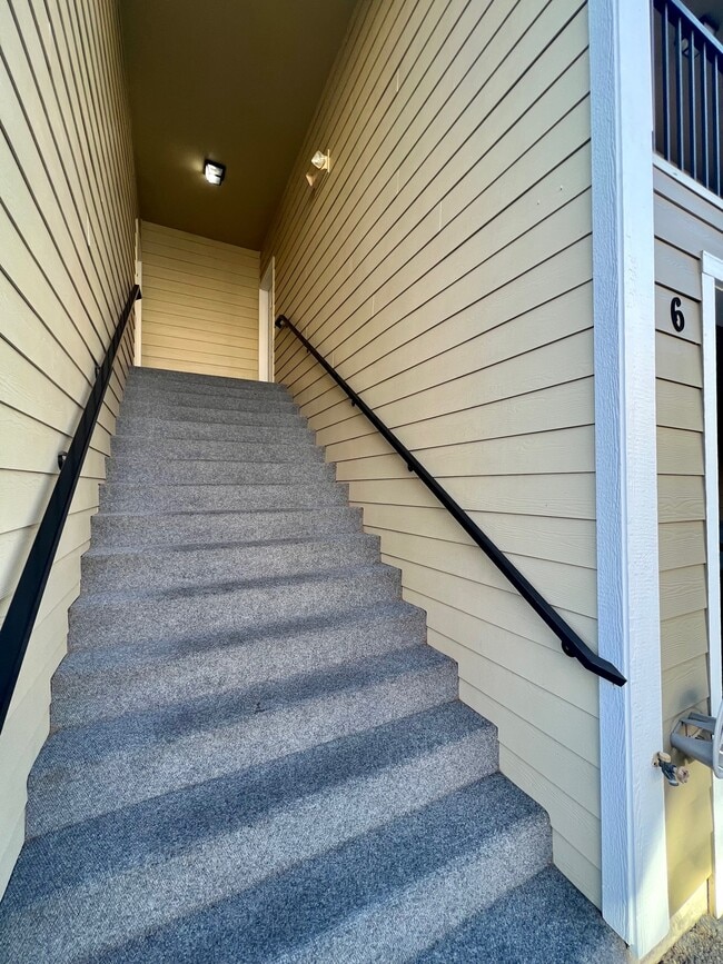 Building Photo - 411 Berrydale Ave