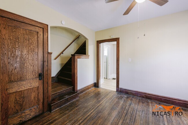 Building Photo - 1638 Indianola Ave