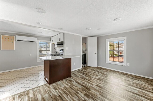 Foto del edificio - Charming Studio in a Great Location – $1,100/month