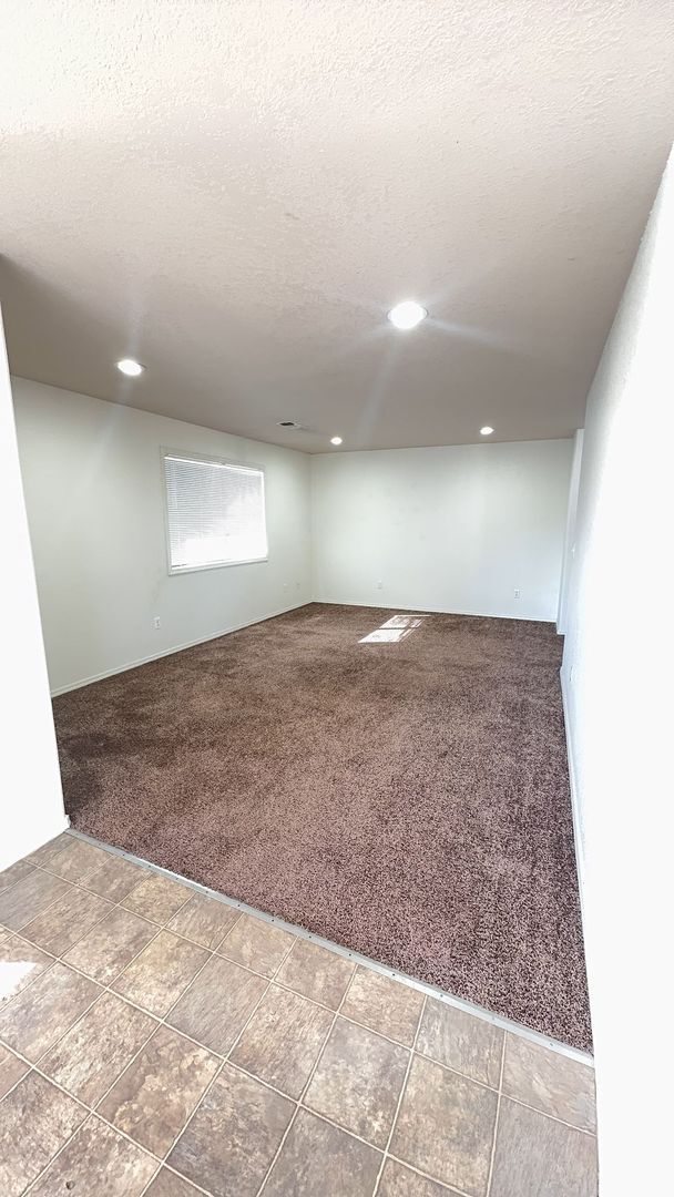 Building Photo - 1514 Hollyhock Dr