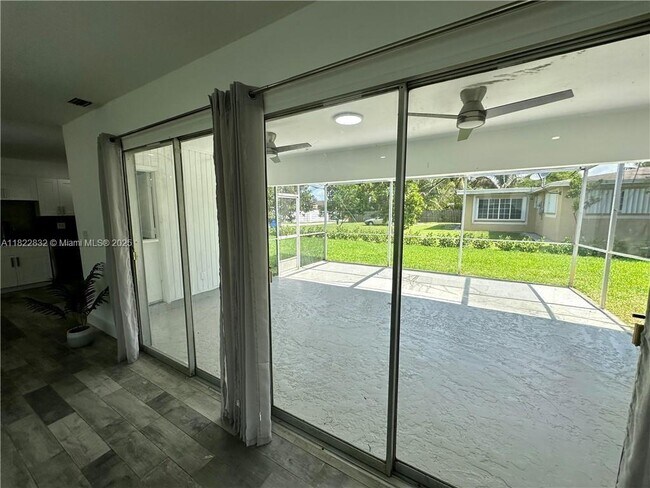 Foto del edificio - 1400 N Park Rd