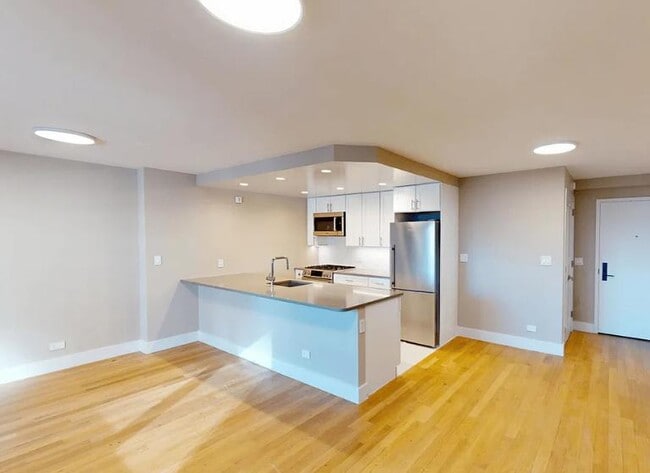 Building Photo - 80 N Moore St