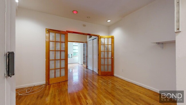 Building Photo - 96 Third Avenue