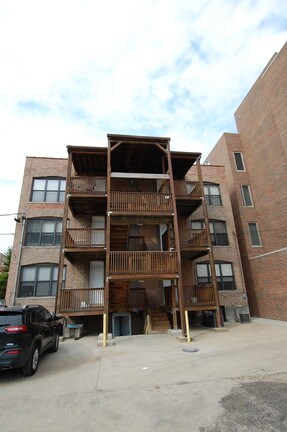 Building Photo - 1621 W Warren Blvd