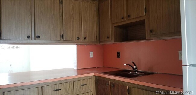 Foto del edificio - 303 NE 187th St