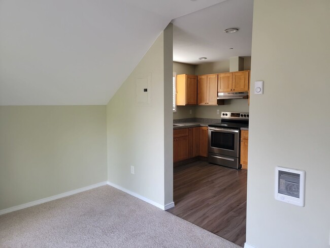 Building Photo - Cozy 1 bedroom 1 bath newly remodeled apar...