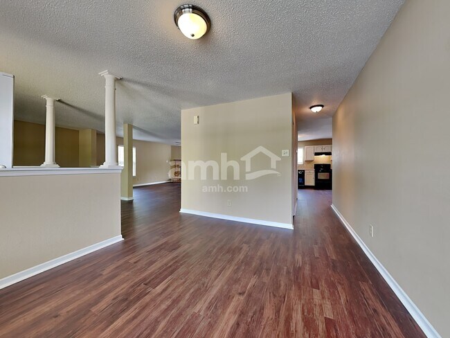 Foto del edificio - 10215 Noble Ct