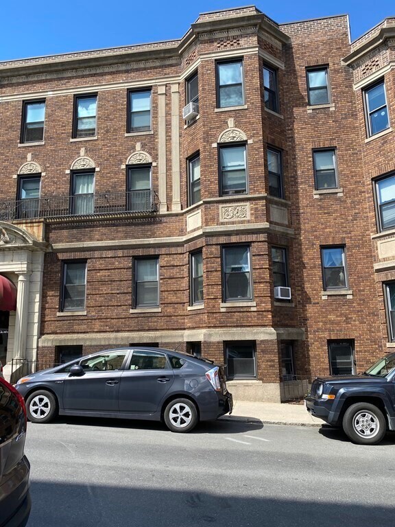Building Photo - 39 Glenville Ave