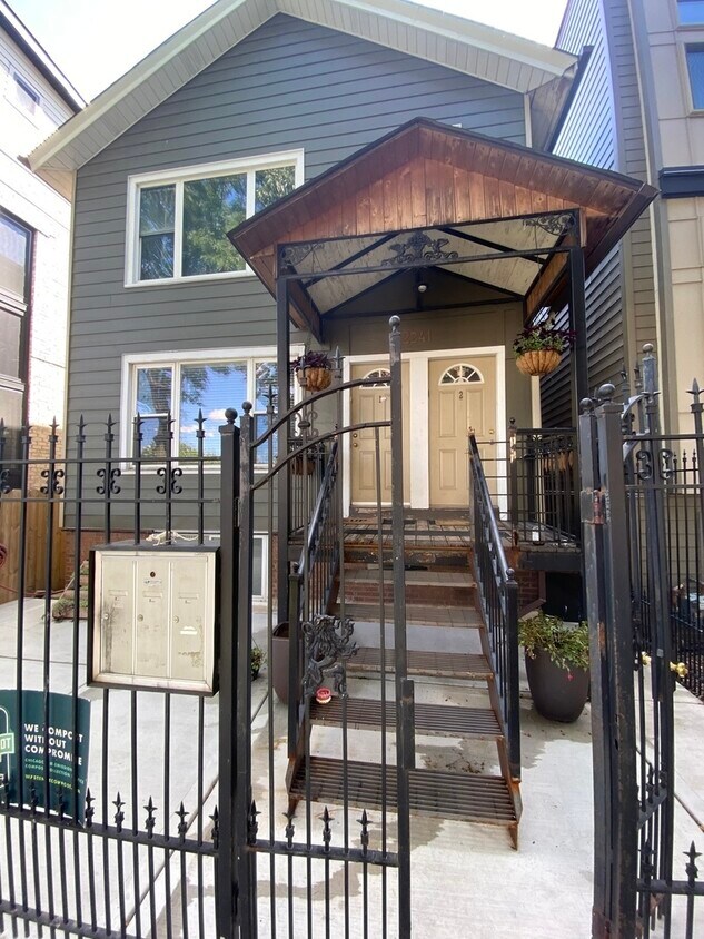 Foto principal - 2241 N Rockwell St