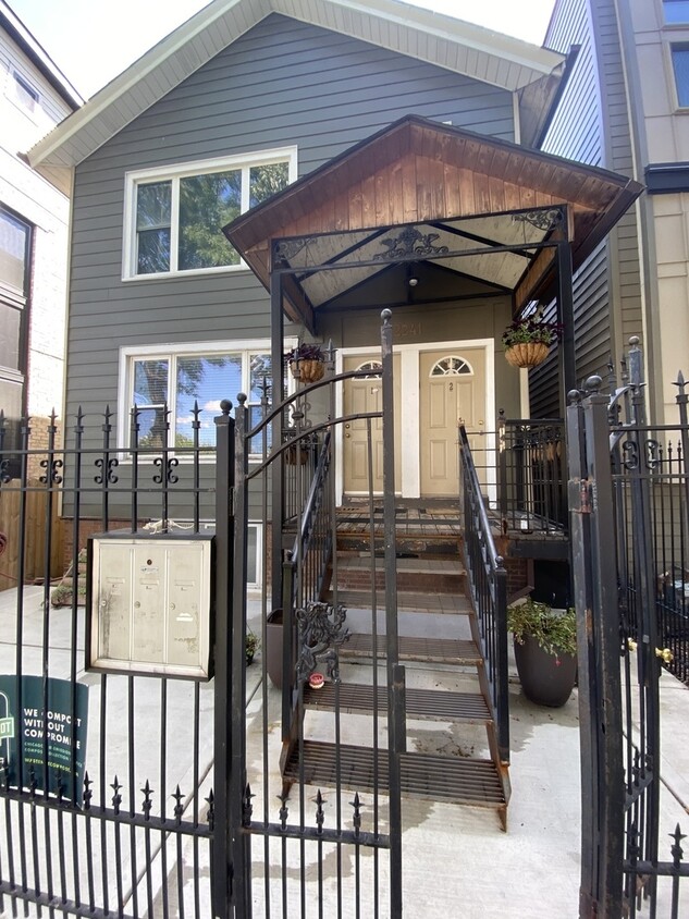 Primary Photo - 2241 N Rockwell St
